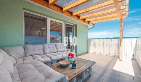 REZERVOVANÉ - VÝHĽAD NA KARPATY V 3IZBOVOM BYTE V SLOVENSKOM GROBE