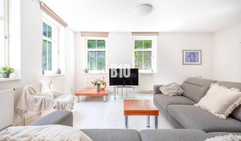 Štýlový 3-izbový byt s loggiou a parkovaním v absolútnom centre Staréh