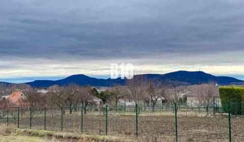 POZEMOK NA STAVBU RD v príjemnej lokalite - Zbehy - 501 m2