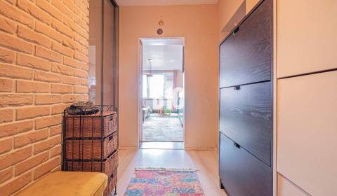 Na predaj 3-izbový byt s balkónom  – Nitra – Chrenová, Tribečská
