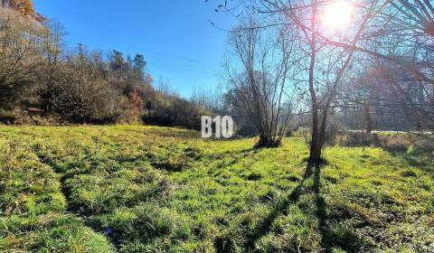 Rozľahlý stavebný pozemok pri Bytči,  2777m2.