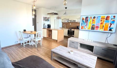 Na predaj 3-IZBOVÝ BYT S LOGGIOU v 13 ročnej nadstavbe, Senec