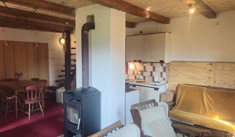 Rekreačná 2 podlažná chata v obci Čavoj-Krpelance