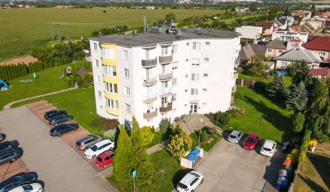 TOP - Nemšová 2 izbový byt + park. + balkón