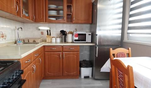 PREDAJ- 3-iz. byt, Homolova - Dúbravka, 67 m2, 11./12. posch., lodžia
