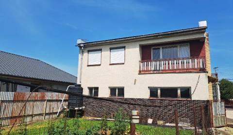 Poschodový veľký  dvojgeneračný rodinný dom v obci ZBUDZA 