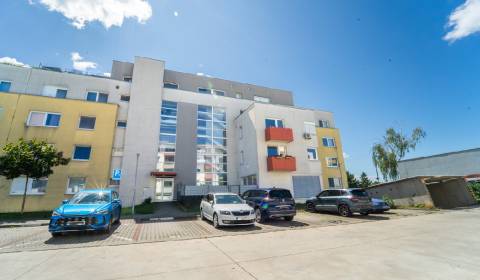 BÝVANIE SNOV - ZARIADENÝ BYT S TERASOU 43 m2 a garážovým státím