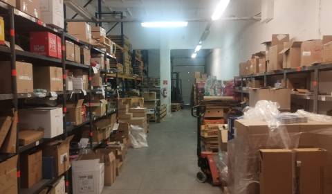 Skladové priestory 600-800m2 na prenájom.