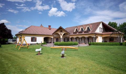LUXUSNÁ VILA S KRÁSNYM POZEMKOM NEĎALEKO BRATISLAVY, HVIEZDOSLAVOV