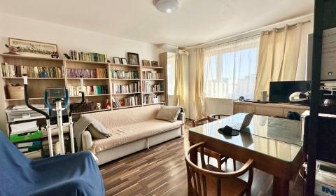 – PREDAJ – 3 IZBOVÝ BYT S LOGGIOU 70m2 – PETRŽALKA