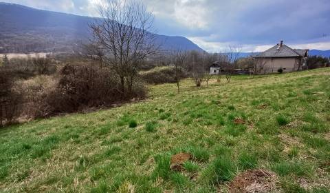 Slnečný pozemok v obci Jovice.