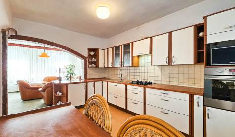 PREDAJ - Rodinný dom - Pavlice, Celková rozloha 1469m²