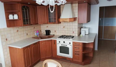 Priestranný 4i byt 87m2, čiastočná rekonštrukcia, Cífer