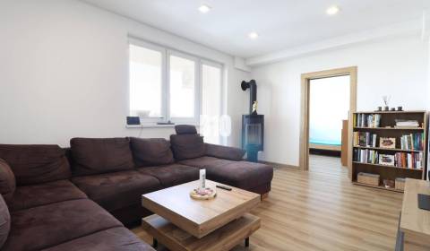 Kompletne prerobený 3 izbový byt v Príbovciach