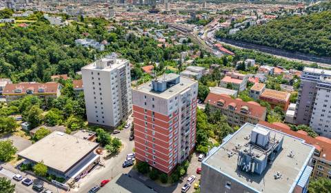 Slnečný 3-izbový byt, loggia, výhľad, zeleň, poloha, L.Dérera, Kramáre