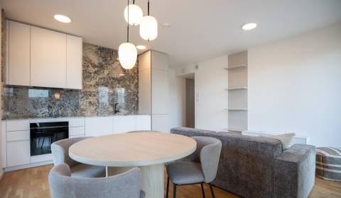 Rohový 3i apartmán s 2 balkónmi v projekte METROPOLIS