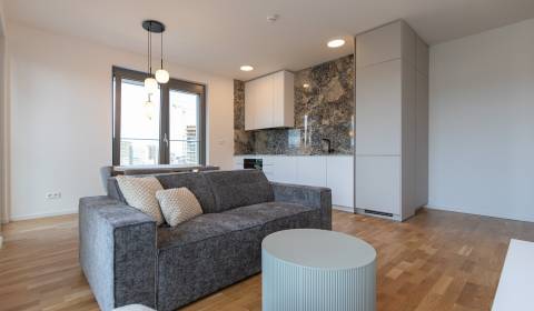 Rohový 3i apartmán s 2 balkónmi v projekte METROPOLIS