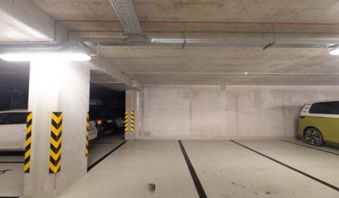 REZERVOVANÉ EXKLUZÍVNE Parkovacie státie v SKYPARKU