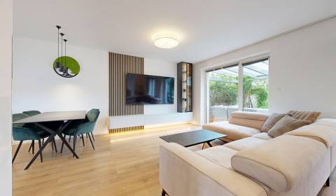 Mezanínový 3-izbový byt v rodinnom dome s vlastnou záhradou v Stupave