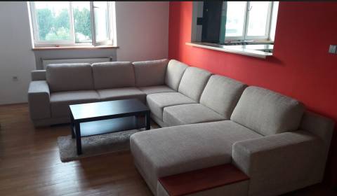 Príjemný, priestranný 2i byt 70 m2, s klimatizáciou, parkovanie 