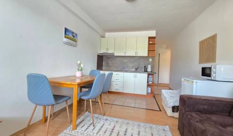 Ponúkame Vám na predaj Slnečný, útulný 2-izbový apartmán na Donovaloch