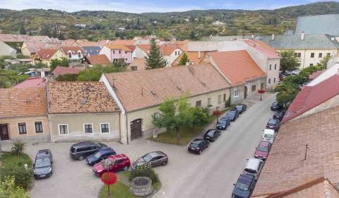 DVA 3 - IZB. RD. V CENTRE HISTORICKÉHO MESTA SVÄTÝ JUR