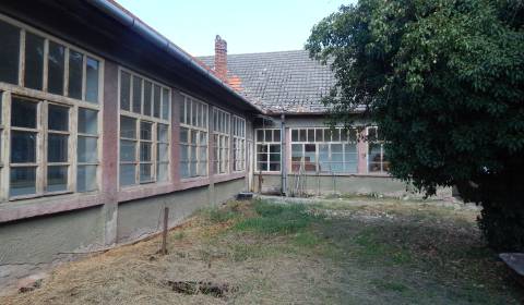 Na predaj 5 izbový dvojgeneračný dom v Salke pri Štúrove !