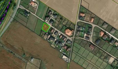 Slnečný stavebný pozemok 818m2, Sokolovce pri Piešťanoch