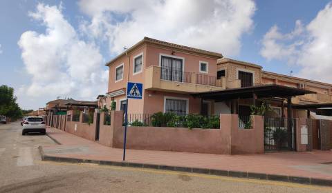 SANTIAGO DE LA RIBERA - Rohový rodinný dom s priestrannou záhradou