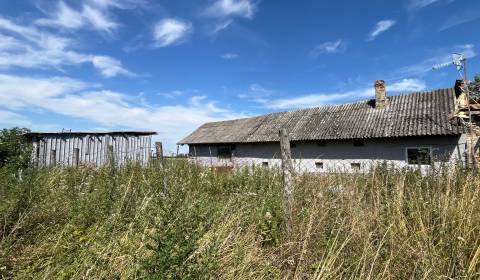 NA PREDAJ pozemku so starým domom pri Komárne