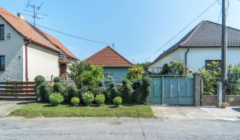 REZERVOVANE Na predaj 3i rodinný dom, Veľké Úľany
