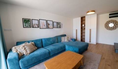 CHORVÁTSKO - Dom so štyrmi apartmánmi 100 m od mora - VRSI, Zadar