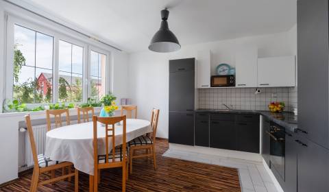 Predaj 3-izbového bytu s balkónom po kompletnej rekonštrukcii, Stupava