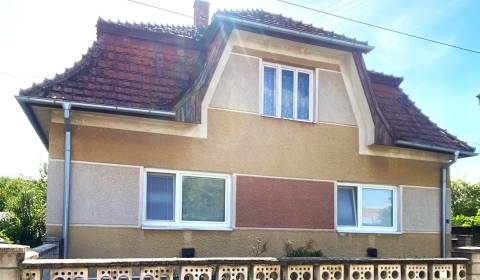 Predaj staršieho rodinného domu v Horných Našticiach v tichej uličke!!