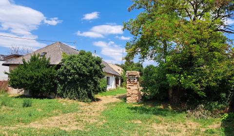 JELKA-pozemok pre rodinné domy v centre obce