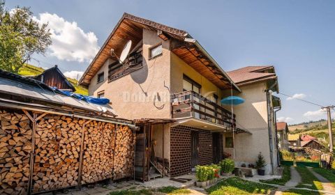 Veľký rodinný dom s hospodárskym zázemím, dielňami a záhradou