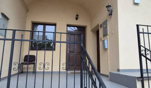 2 IZBOVÝ BYT, ALŽBETINA, KOŠICE - STARÉ MESTO