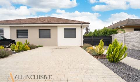 NA PREDAJ 4-IZBOVÝ RD (ČASŤ DVOJDOMU), VEĽKÉ DVORNÍKY