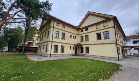 Prenájom komerčných priestorov vo výbornej lokalite v Poprade
