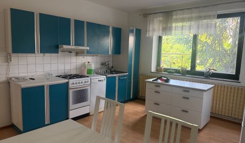 Výnimočný rodinný dom s veľkým pozemkom a výbornou polohou v centre