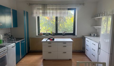 Výnimočný rodinný dom s veľkým pozemkom a výbornou polohou v centre