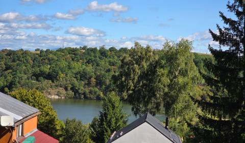 Exkluzívny pozemok pri priehrade na predaj