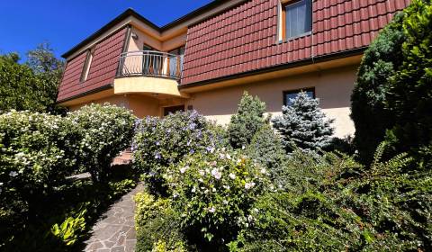 7-izb. vila, v krásnom prostredí, bazén, sauna, dvoj-garáž