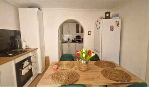 Rodinný dom s garážou priamo v Senci-výborná lokalita