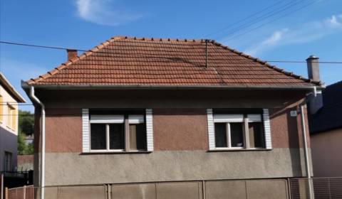 Dom s potokom na konci záhrady Obyce