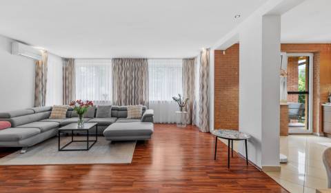 REZERVOVANÉ I Moderný 4-izbový dom v Hviezdoslavove