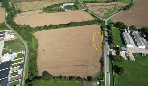 NA PREDAJ - STAVEBNÝ POZEMOK (721m2) ŠTEFÁNIKOVA UL., SENICA