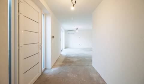 Kúpte si MODERNÚ NOVOSTAVBU 5 i RD pri SENCI s MOŽNOSŤOU VÝMENY za BYT