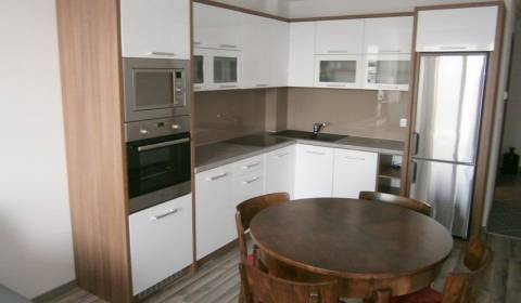 Na prenájom 2 izbový byt s parkovacím miestom, Piešťany.