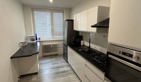 Ponúkame na predaj 4- izbový byt Trenčianske Teplice.